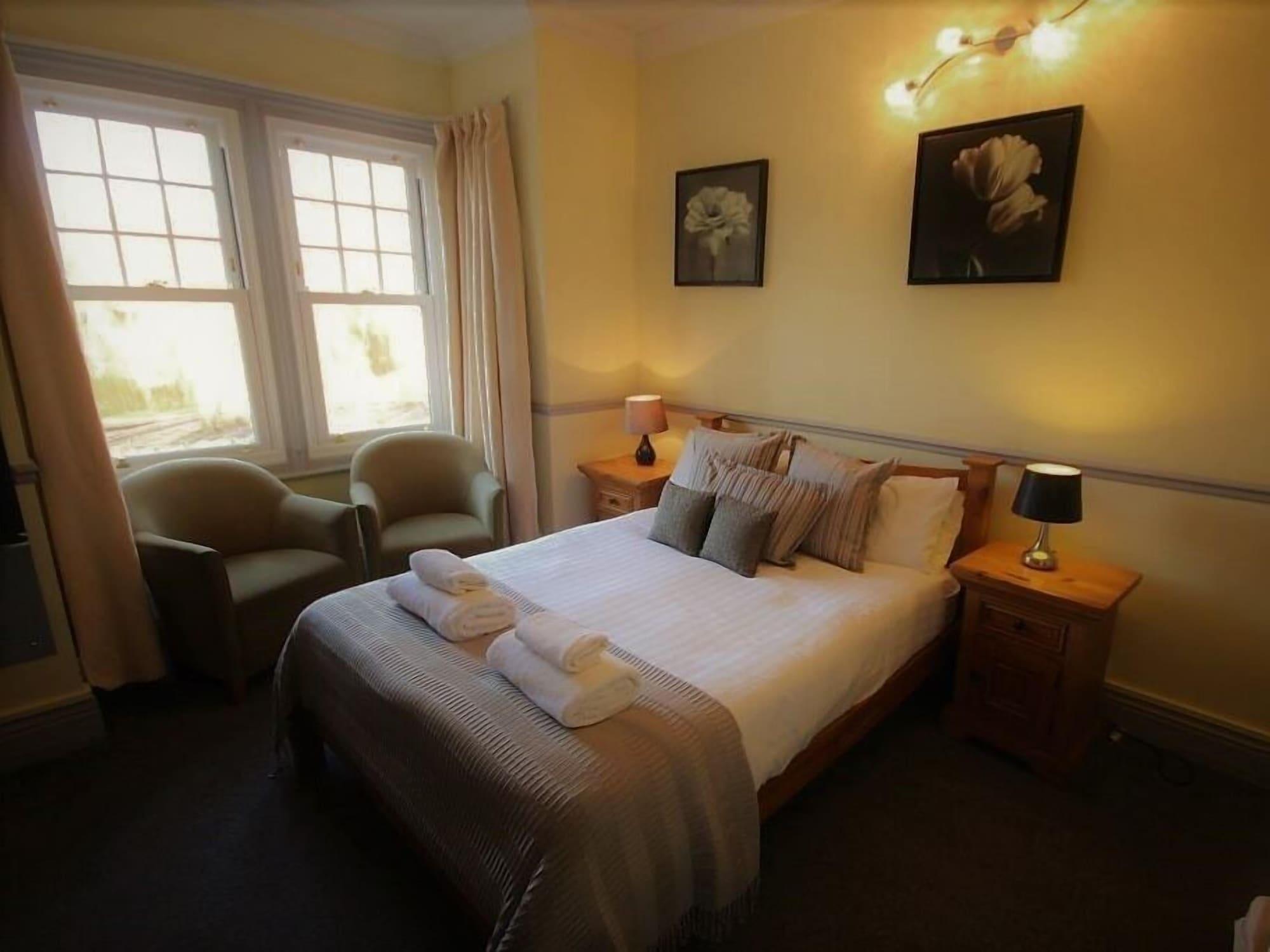 Central Hotel 2*