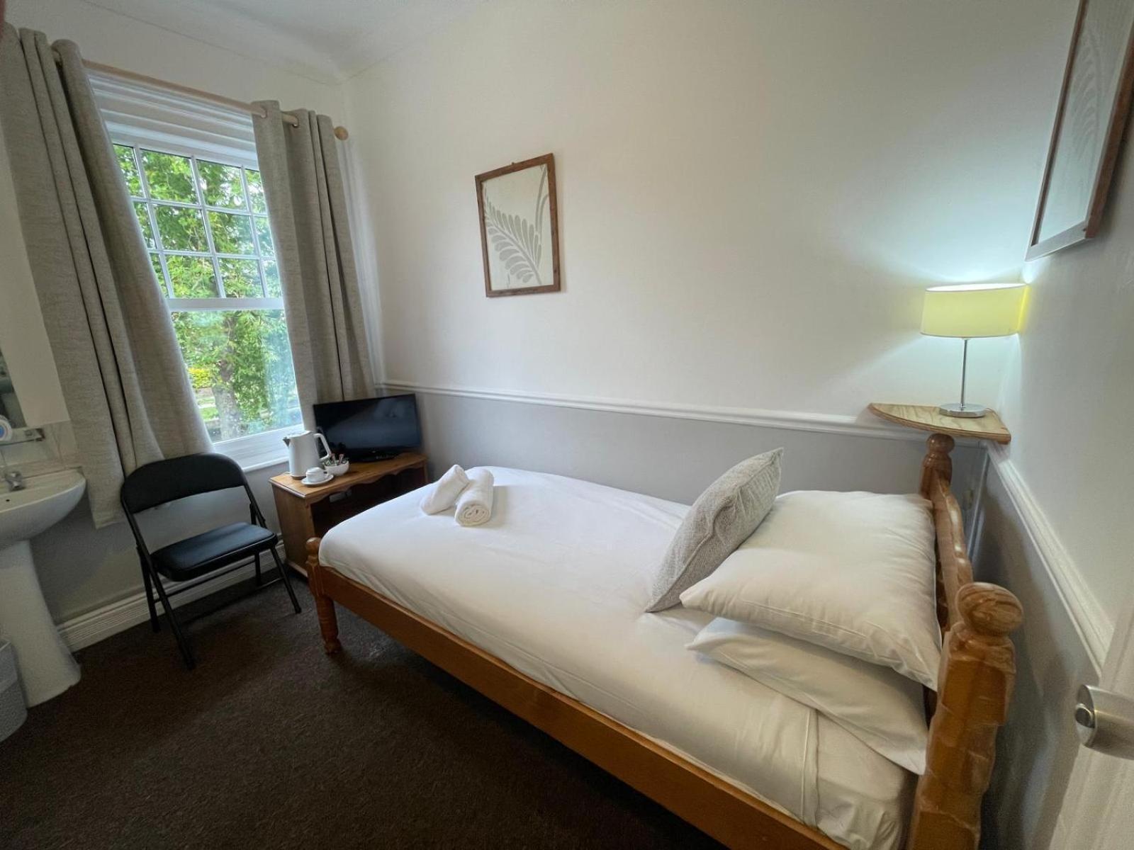 Central Hotel 2*