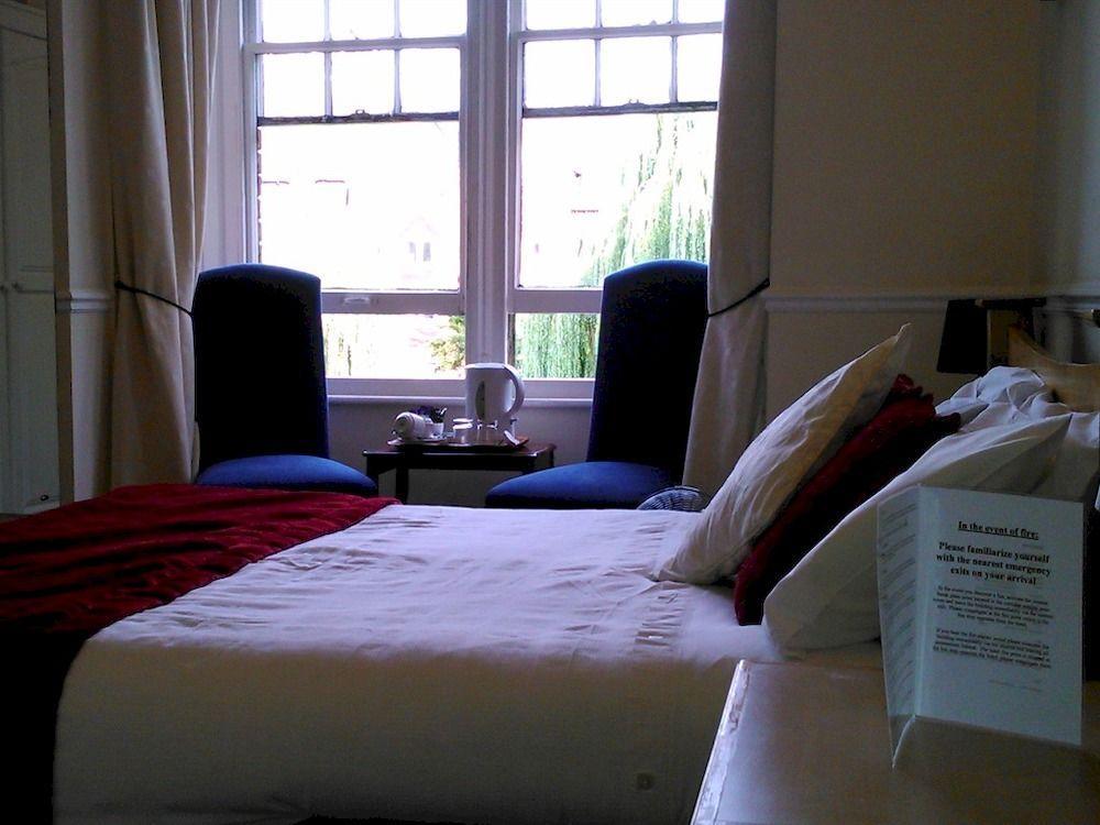 Central Hotel 2*